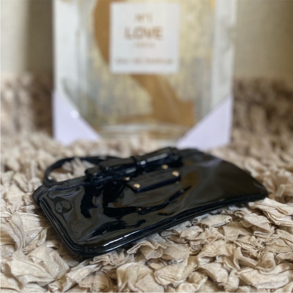 EUC Kate Spade Black Patent Leather Wristlet with Bow Detail & Polka Dot Lining - Picture 5 of 11